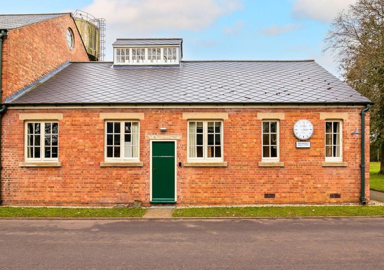 Duclos At Bicester Heritage Kültér fotó